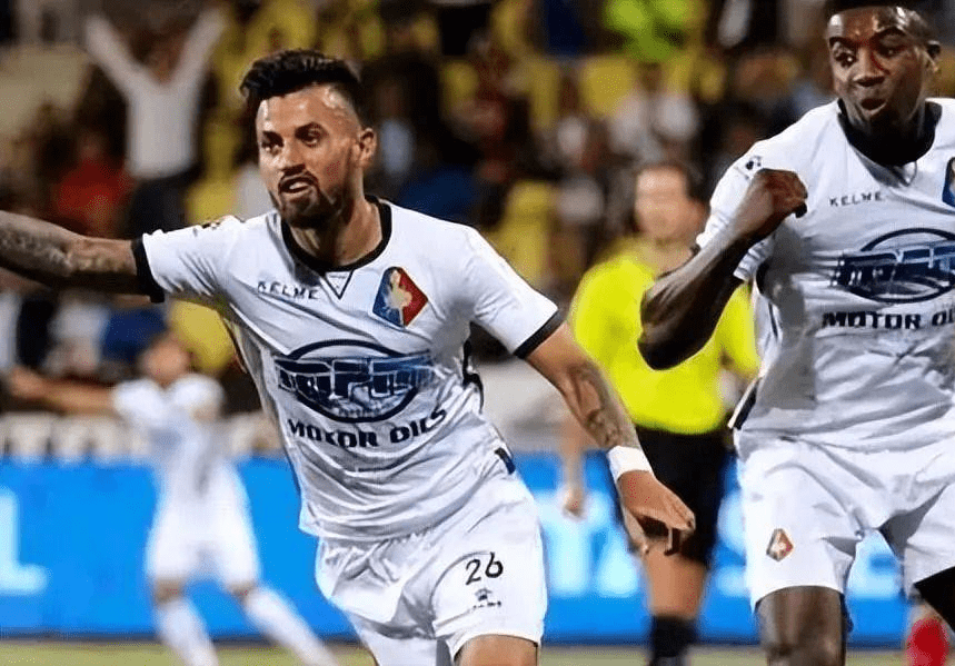 被成千上万 被成千上万